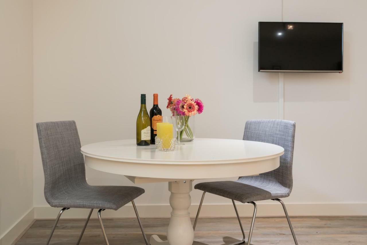 Clean And Modern Nassau Canal Apartamento